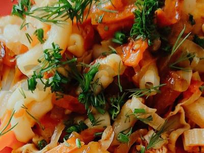 Kepta sojų pupelių šparaginė su daržovėmis ir makaronais pagrindine nuotrauka