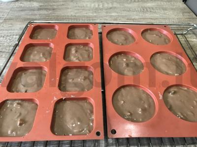 Šokoladiniai keksiukai su razinomis, bananais ir sausainiais Žingsnis 6