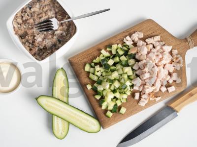 Salotas su kalakutienos filė ir konservuotomis sardinomis Žingsnis 1