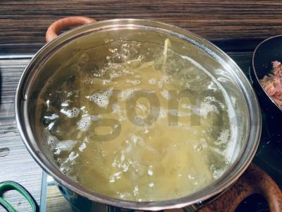 Pasta karbonara su juodaisiais pipirais Žingsnis 1