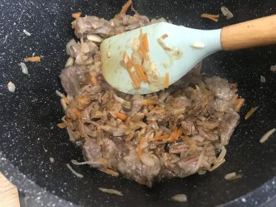 Jautienos guliašas su paprikomis Žingsnis 4