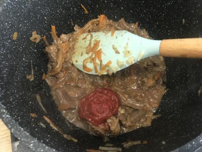 Jautienos guliašas su paprikomis Žingsnis 5