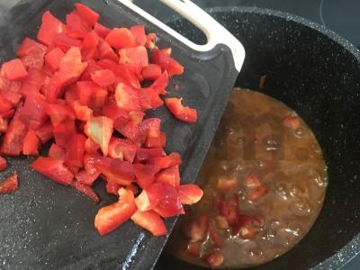 Jautienos guliašas su paprikomis Žingsnis 6