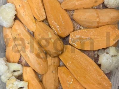 Kiaulienos šonkauliai, kepti su batatais ir daržovėmis Žingsnis 3