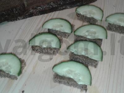 Kanarė su rugine duona ir agurku Žingsnis 2