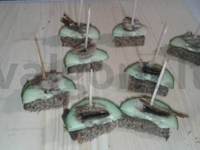 Kanarė su rugine duona ir agurku Žingsnis 3