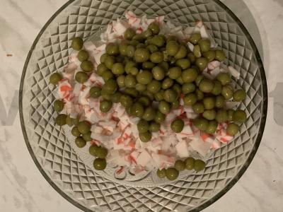 Salotas „Universalus“ su krabų mėsa ir ryžiais Žingsnis 2