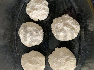 Varškėčiai su manų kruopomis, grietine ir cukrumi Žingsnis 2