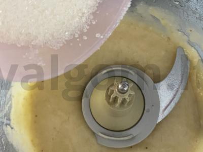 Karamele-šokoladinis pyragas Žingsnis 2