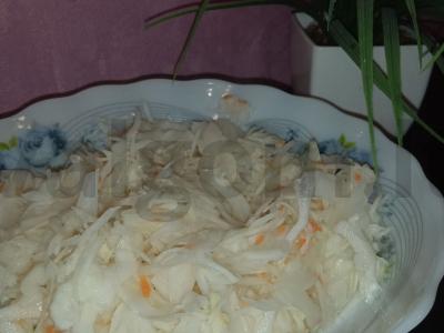 Skaniausia marinuota kopūstai pagrindine nuotrauka