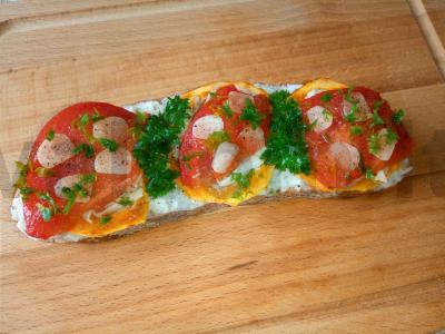 Sumuštinis su vištiena, cukinijomis ir pomidorais pagrindine nuotrauka