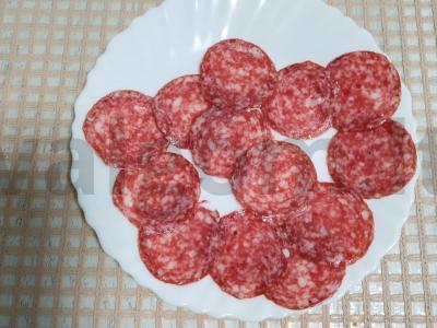 Užkandis iš dešros su varškės sūriu ir česnaku Žingsnis 1