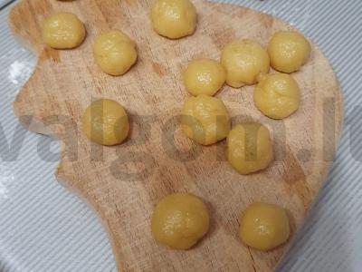 Riešutai su virta saldžia grietinėle Žingsnis 1