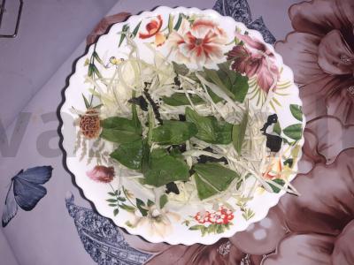 Daržovių salotas su kopūstais, špinatais ir vyšniniais pomidorais Žingsnis 2