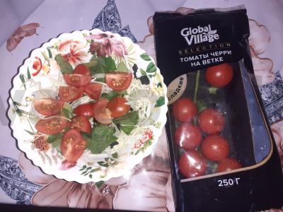 Daržovių salotas su kopūstais, špinatais ir vyšniniais pomidorais Žingsnis 3