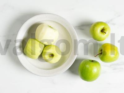Obuolių tyrė su kondensuotu pienu Žingsnis 2