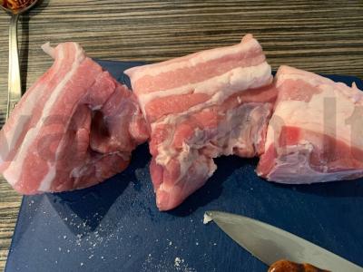 Sūdyta šoninė „Namuose“ Žingsnis 1