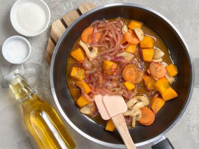 Daržovių troškinys su raudonuoju svogūnu Žingsnis 2