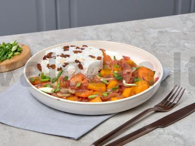 Daržovių troškinys su raudonuoju svogūnu pagrindine nuotrauka