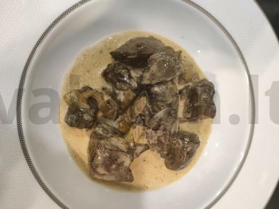 Kalakutienos kepenėlės troškintos grietinėje pagrindine nuotrauka