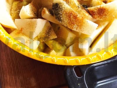 Vištienos krūtinėlė su keptais bulvėmis Žingsnis 1