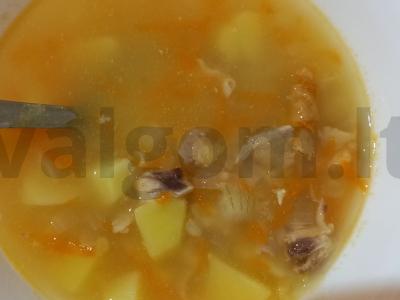 Žirnių sriuba su rūkyta mėsa pagrindine nuotrauka