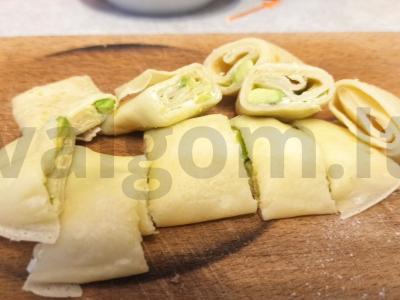 Blynai su avokadu ir varškės sūriu pagrindine nuotrauka