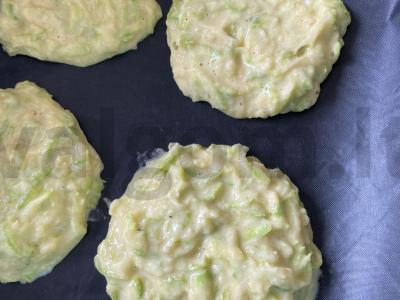 Cukinijų ir avinžirnių miltų blynai Žingsnis 4