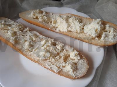 Mini baguette su varškės sūriu, lašišų ikrais ir agurku Žingsnis 2