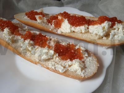 Mini baguette su varškės sūriu, lašišų ikrais ir agurku Žingsnis 3