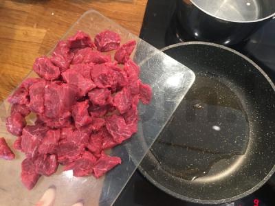 Jautienos guliašas su bulvėmis Žingsnis 2