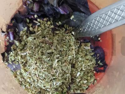 Pica su rūkytomis vištienos krūtinėlėmis, mocarela ir baziliku Žingsnis 3