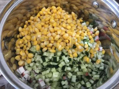 Salotas su krabų mėsa, ryžiais ir žolelėmis Žingsnis 4