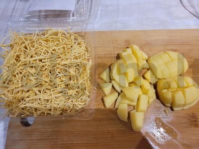 Vištienos sriuba su kiaušinių makaronais Žingsnis 2