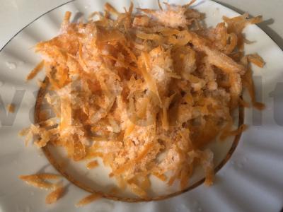 Kopūstų salotos su agurkais Žingsnis 2