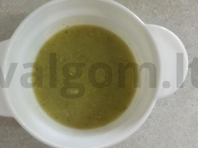 Žalias brokolių sriuba-pyragas pagrindine nuotrauka