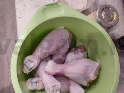 Vištienos blauzdelės lėtoje viryklėje Žingsnis 1