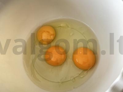 Ruginės miltų šarlotka su glazūra Žingsnis 1