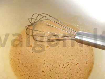 Ruginės miltų šarlotka su glazūra Žingsnis 3