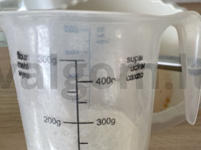 Ruginės miltų šarlotka su glazūra Žingsnis 4