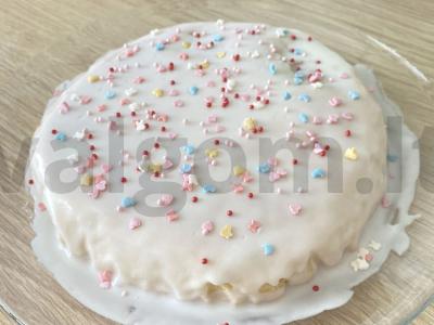 Ruginės miltų šarlotka su glazūra pagrindine nuotrauka