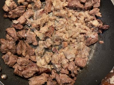 Kiauliena su miško grybais grietinėje Žingsnis 2