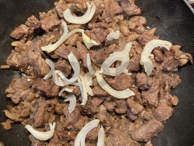 Kiauliena su miško grybais grietinėje Žingsnis 3