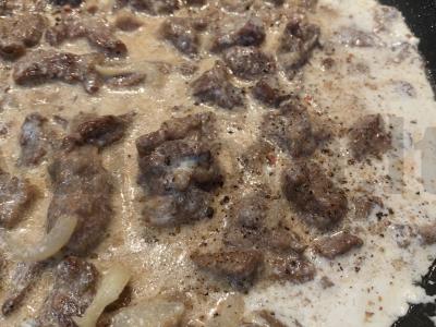 Kiauliena su miško grybais grietinėje Žingsnis 5