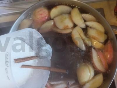 Slyvų-obuolių kompotas su cinamonu Žingsnis 3