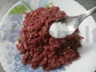 Kotletai pomidorų padaže „Kaip darželyje“ Žingsnis 2