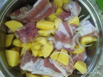 Kiaulienos šonkauliai su bulvėmis Žingsnis 3