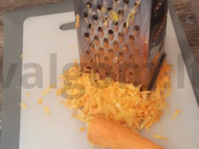 Troškinta jauna kopūstai su rūkytomis dešromis ir šampinjonais Žingsnis 2