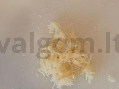 Troškinta jauna kopūstai su rūkytomis dešromis ir šampinjonais Žingsnis 11