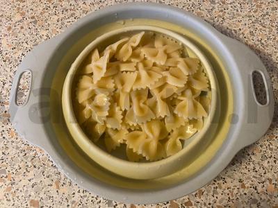 Farfalle su vištienos filė ir džiovintomis daržovėmis Žingsnis 3